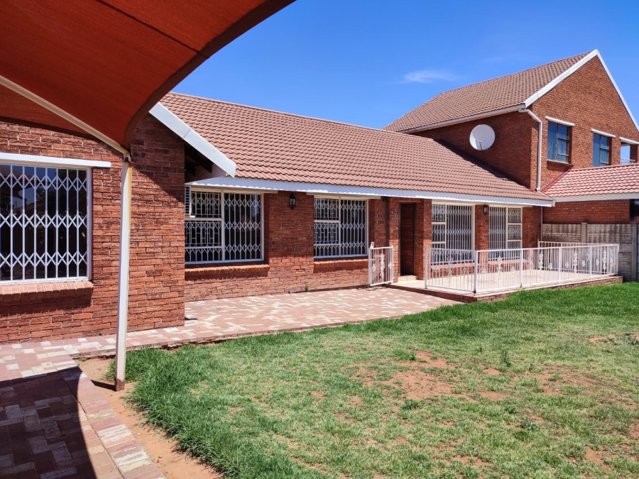 4 Bedroom Property for Sale in Fleurdal Free State